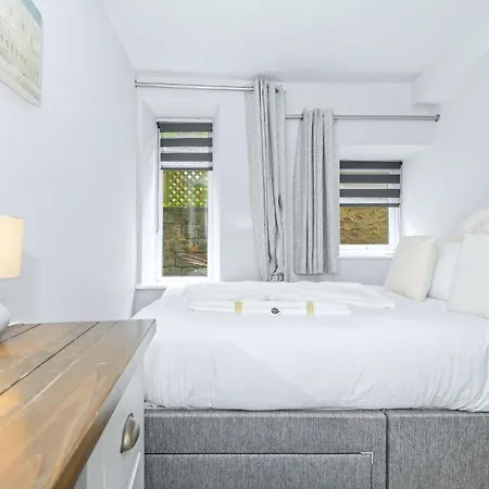 Headingley Haven With A Sauna Parking - Pass The Keys Holiday home