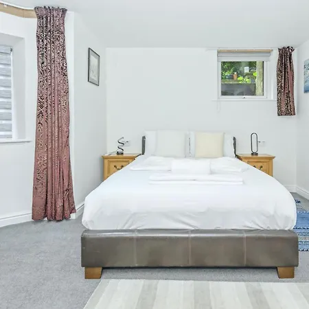 Headingley Haven With A Sauna Parking - Pass The Keys Holiday home