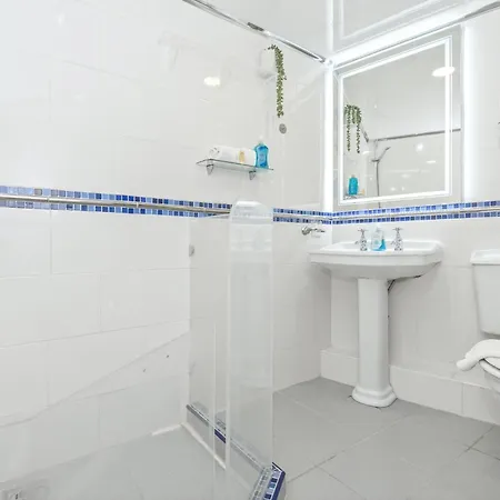 Headingley Haven With A Sauna Parking - Pass The Keys Holiday home *