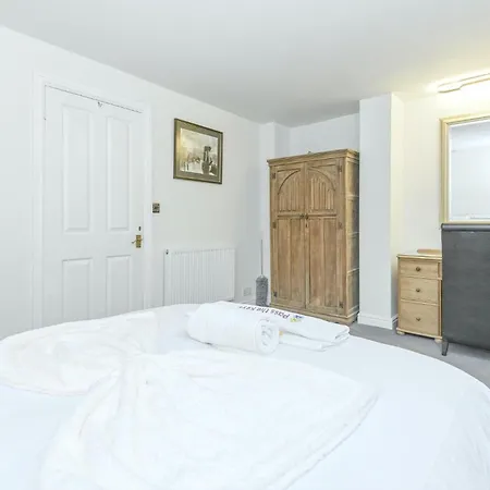 Headingley Haven With A Sauna Parking - Pass The Keys *